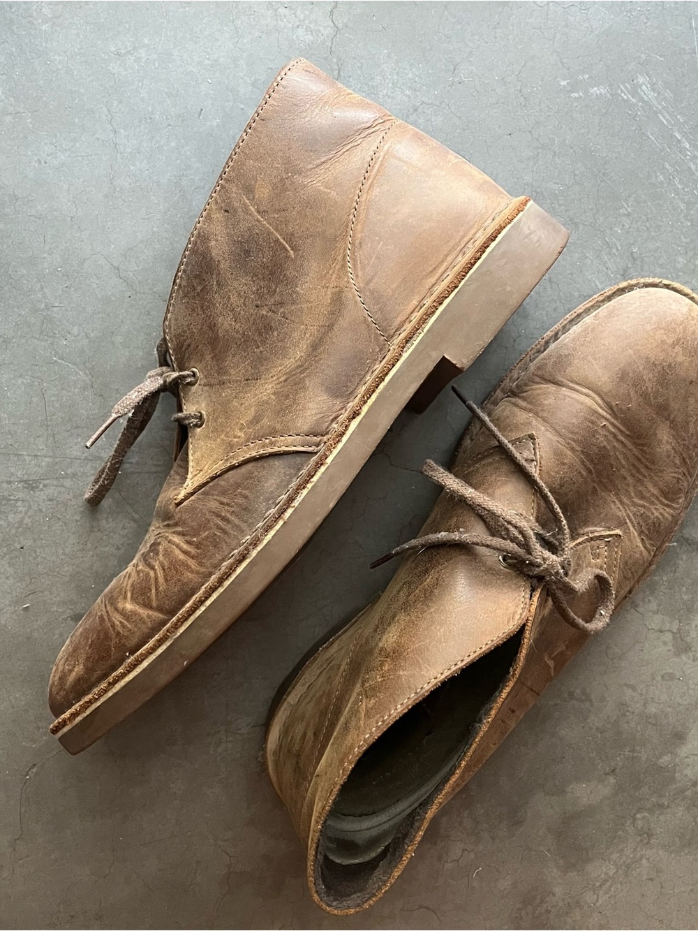 Clarks Men's Tan Brown Leather Chukka Boots